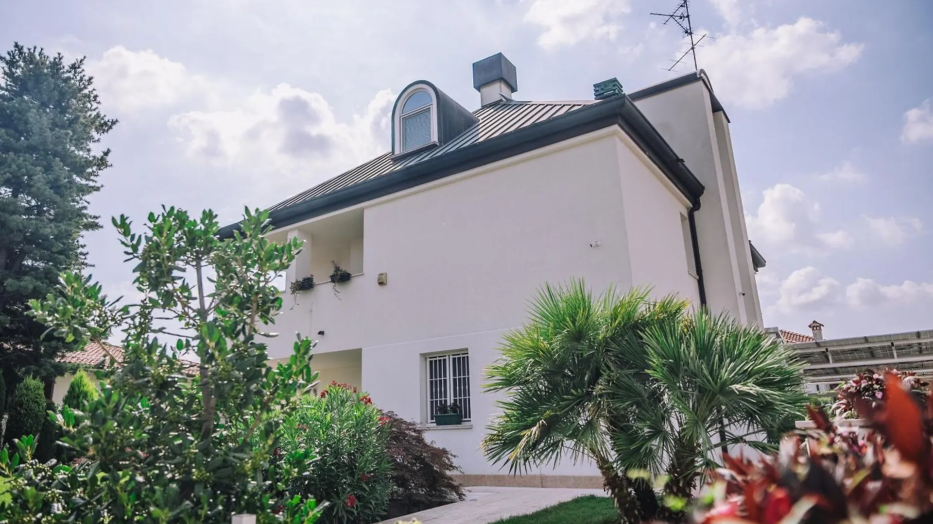 B&B Luxury Italian House Rho Guest house