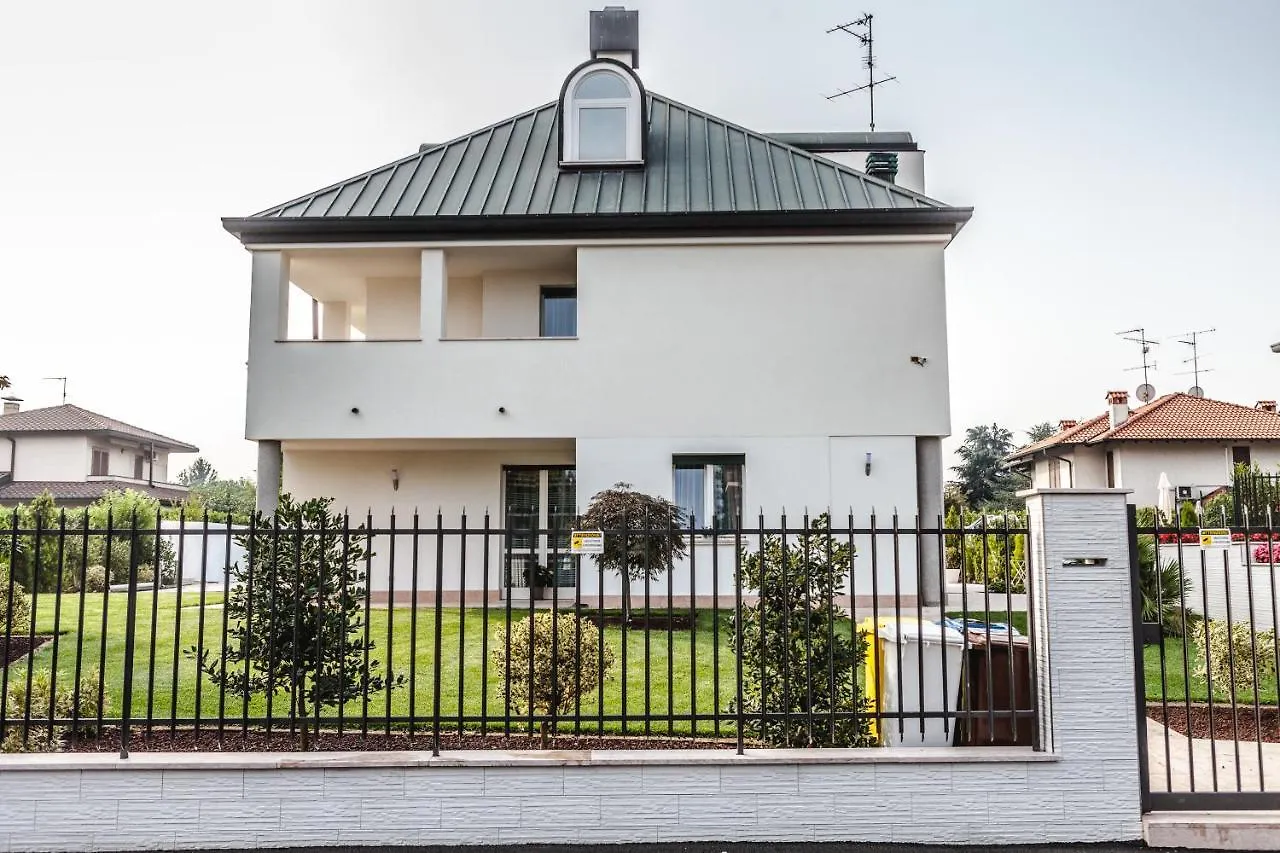 B&B Luxury Italian House contacts
